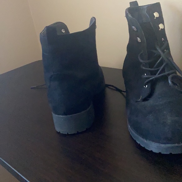 Black boots - Picture 2 of 3